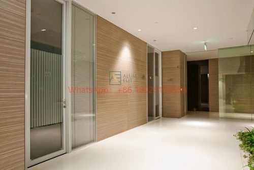 नवीनतम कंपनी समाधान के बारे में स्टील और एल्यूमीनियम ग्लास विभाजन आधुनिक स्थानों को कैसे बढ़ाता है: डिजाइन स्टाइल और सौंदर्यशास्त्र समझाया गया