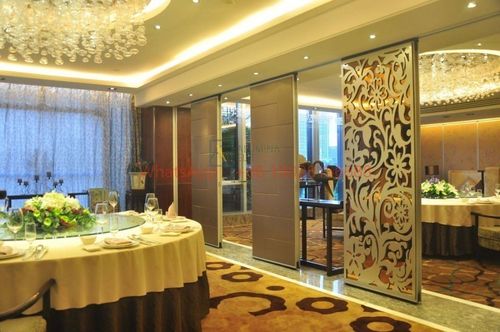 नवीनतम कंपनी समाधान के बारे में योजना से लेकर पैनल तकः कैसे एक चलती दीवार स्थापित की जाती है