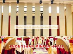 ऑफिस के लिए लकड़ी की फिनिश वाली मूवेबल पार्टीशन वॉल