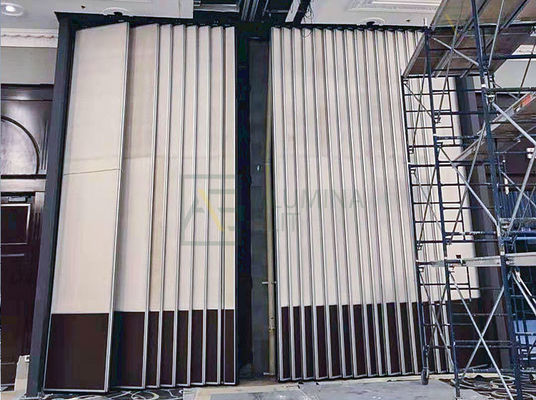 अच्छी कीमत अनुकूलन योग्य ध्वनिक विभाजन दीवार 6061-T6 एल्यूमीनियम मिश्र धातु फ्रेम और 56db ध्वनि इन्सुलेशन के साथ ऑनलाइन