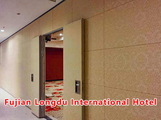 अच्छी कीमत Fujian Longdu International Hotel - Wood Partition Wall Panel: 65mm Thickness, 800N Sealing, 40N/m Magnetic for Flexible Space ऑनलाइन