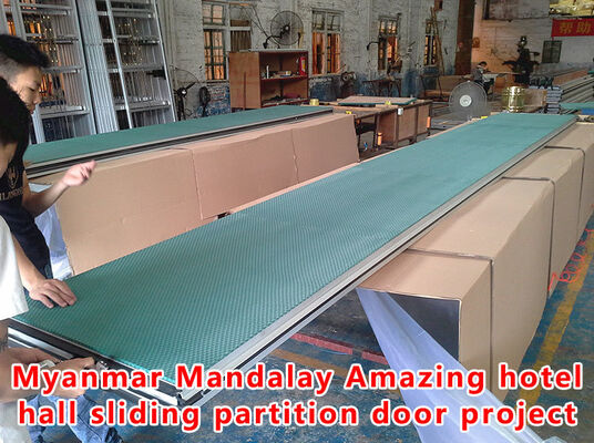 अच्छी कीमत Fireproof Movable Acoustic Partition Wall with 56dB Sound Insulation and 6061-T6 Profile ऑनलाइन
