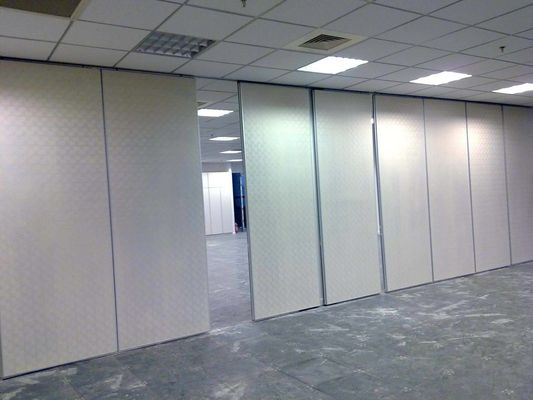 AE बिक्री पर आवासीय स्लाइडिंग फोल्डिंग ऑफिस कॉन्फ्रेंस रूम चल दीवार पैनल विभाजन स्क्रीन ट्रैक सिस्टम रोलर के साथ
