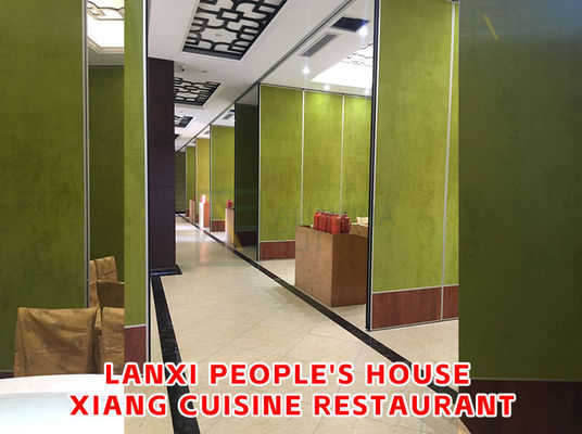 अच्छी कीमत एल्यूमीनियम मिश्र धातु फ्रेम ऑपरेटेबल विभाजन दीवार प्रणाली के साथ Stc रेटिंग 42-56dB और कपड़े सतह खत्म ऑनलाइन