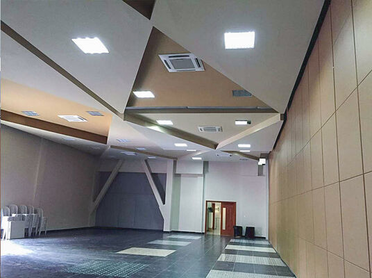 अच्छी कीमत Portable Soundproof Movable Partition Wall with Dupont POM Rollers and Top and Bottom Jack Lifting ऑनलाइन