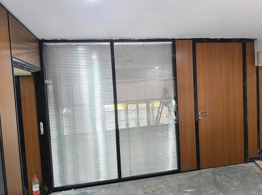 अच्छी कीमत Customized Acoustic Glass Partition Wall with Stainless Steel 304# Accessories and EPDM Sealant Rubber for Laboratory Settings ऑनलाइन